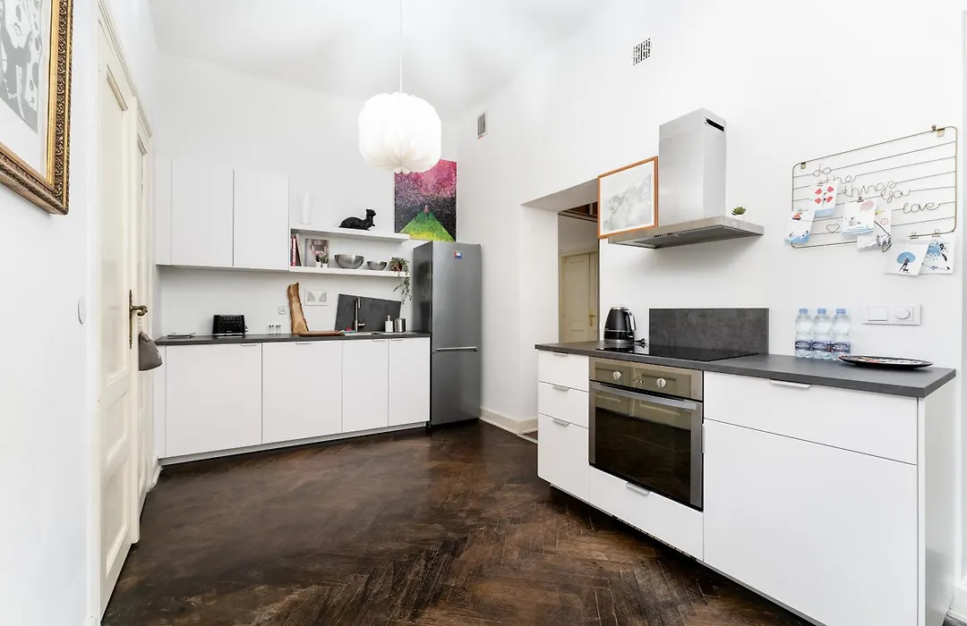 Old Town Spacious Apartment By Bookinghost-1