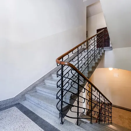 Old Town Spacious Apartment By Bookinghost-2
